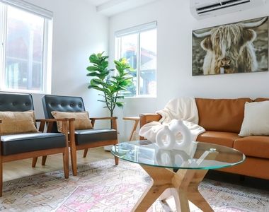 1219 N Alexandria Avenue - Photo Thumbnail 7