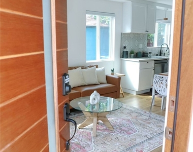 1219 N Alexandria Avenue - Photo Thumbnail 39