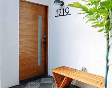 1219 N Alexandria Avenue - Photo Thumbnail 42