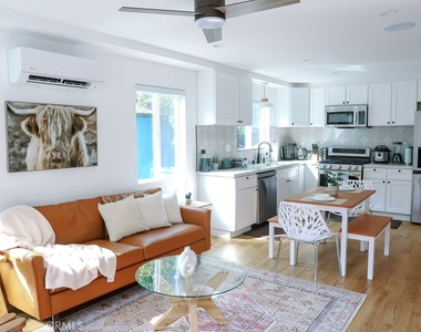 1219 N Alexandria Avenue - Photo Thumbnail 10