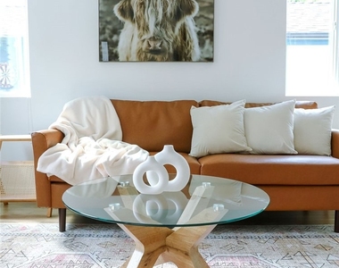 1219 N Alexandria Avenue - Photo Thumbnail 9