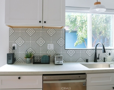1219 N Alexandria Avenue - Photo Thumbnail 19