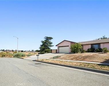 39144 Whiteash Drive - Photo Thumbnail 11