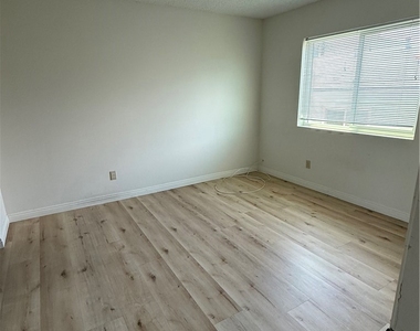 4816 Rosewood - Photo Thumbnail 1