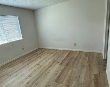 4816 Rosewood - Photo Thumbnail 2