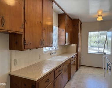 520 Linwood Avenue - Photo Thumbnail 7