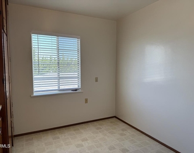 520 Linwood Avenue - Photo Thumbnail 9