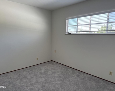 520 Linwood Avenue - Photo Thumbnail 12