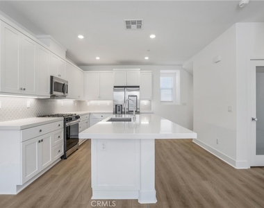 3150 Cove Court - Photo Thumbnail 2