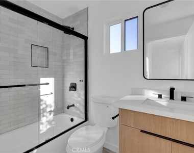 1736 Carmona Avenue - Photo Thumbnail 3