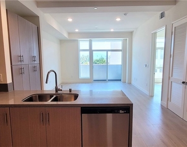 168 S Monterey - Photo Thumbnail 5