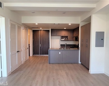 168 S Monterey - Photo Thumbnail 4
