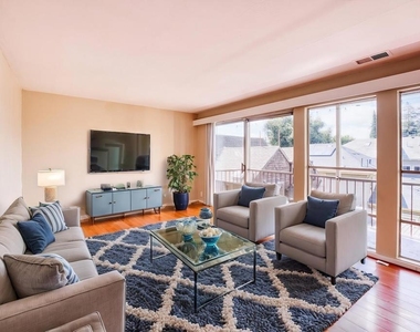 3815 Harrison St - Photo Thumbnail 2