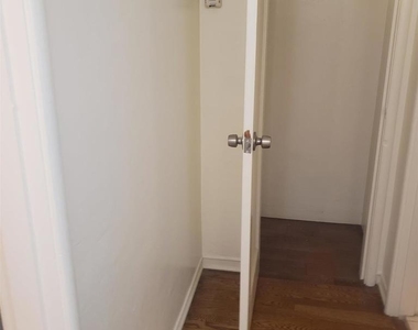 1402 Berkeley Way - Photo Thumbnail 5