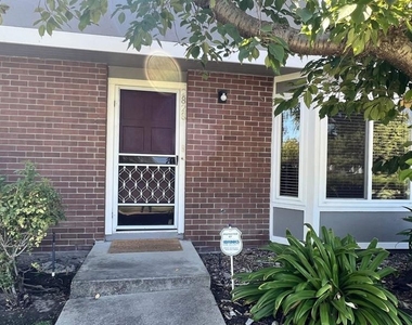 2828 Royal Ann Ln - Photo Thumbnail 1