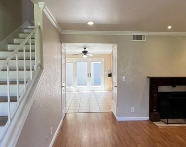 2828 Royal Ann Ln - Photo Thumbnail 8