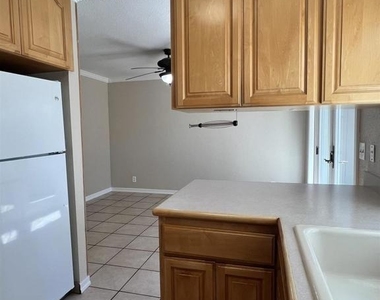 2828 Royal Ann Ln - Photo Thumbnail 18