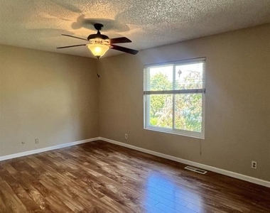 2828 Royal Ann Ln - Photo Thumbnail 41