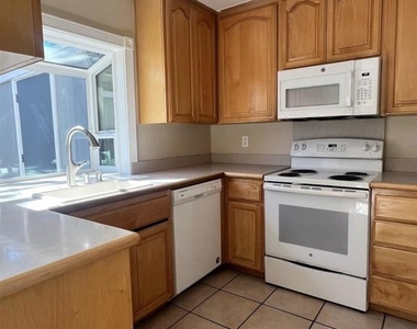 2828 Royal Ann Ln - Photo Thumbnail 16