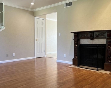 2828 Royal Ann Ln - Photo Thumbnail 4