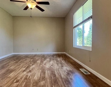 2828 Royal Ann Ln - Photo Thumbnail 23