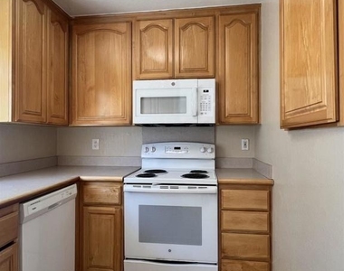 2828 Royal Ann Ln - Photo Thumbnail 17