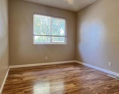2828 Royal Ann Ln - Photo Thumbnail 31