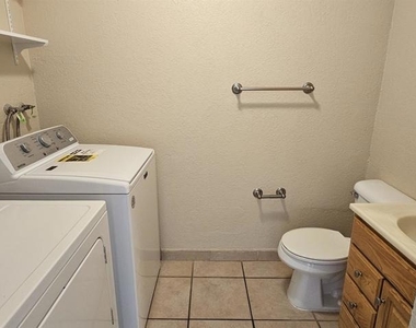 2828 Royal Ann Ln - Photo Thumbnail 19