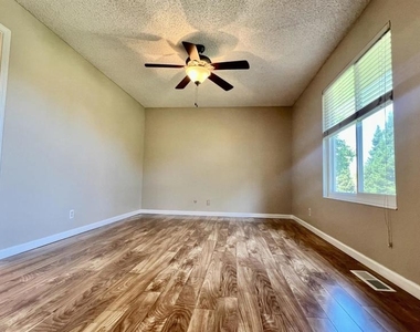 2828 Royal Ann Ln - Photo Thumbnail 35