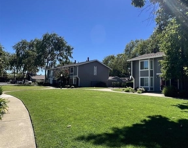 2828 Royal Ann Ln - Photo Thumbnail 55