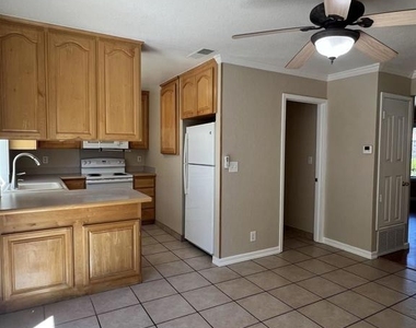 2828 Royal Ann Ln - Photo Thumbnail 14