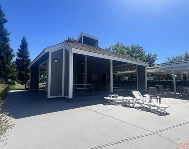 2828 Royal Ann Ln - Photo Thumbnail 52