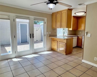 2828 Royal Ann Ln - Photo Thumbnail 10