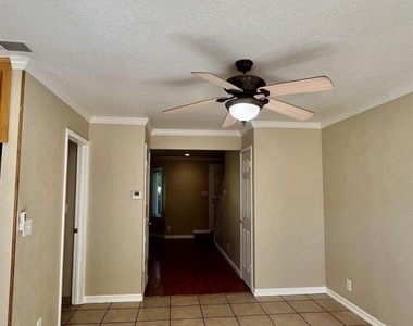 2828 Royal Ann Ln - Photo Thumbnail 21
