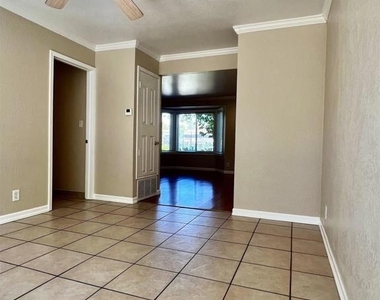2828 Royal Ann Ln - Photo Thumbnail 20