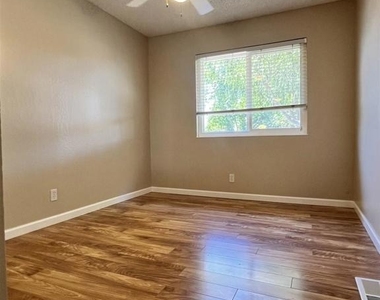 2828 Royal Ann Ln - Photo Thumbnail 28