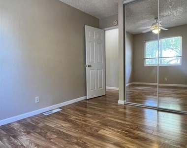 2828 Royal Ann Ln - Photo Thumbnail 30