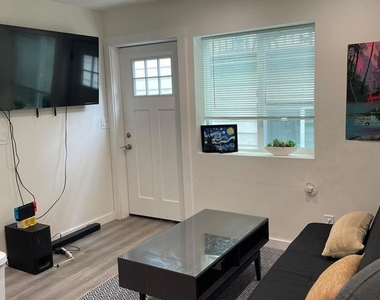 2624 Regent St - Photo Thumbnail 2