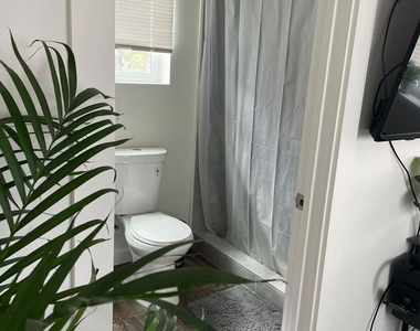 2624 Regent St - Photo Thumbnail 12