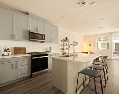 1716 Cayton Loop - Photo Thumbnail 2