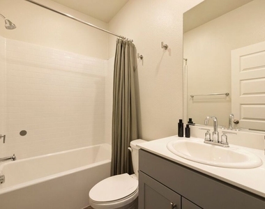 1716 Cayton Loop - Photo Thumbnail 7