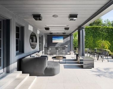1443 N Doheny Drive - Photo Thumbnail 18