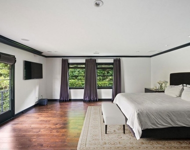 1443 N Doheny Drive - Photo Thumbnail 11