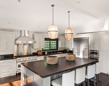 1443 N Doheny Drive - Photo Thumbnail 8