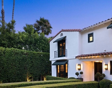 1443 N Doheny Drive - Photo Thumbnail 2