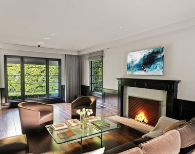 1443 N Doheny Drive - Photo Thumbnail 6
