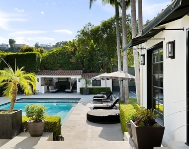 1443 N Doheny Drive - Photo Thumbnail 19