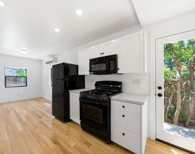 1741 N Avenue 46 - Photo Thumbnail 11