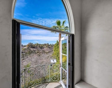 3110 Benedict Canyon Drive - Photo Thumbnail 38