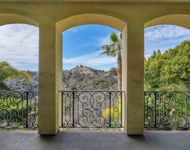 3110 Benedict Canyon Drive - Photo Thumbnail 18